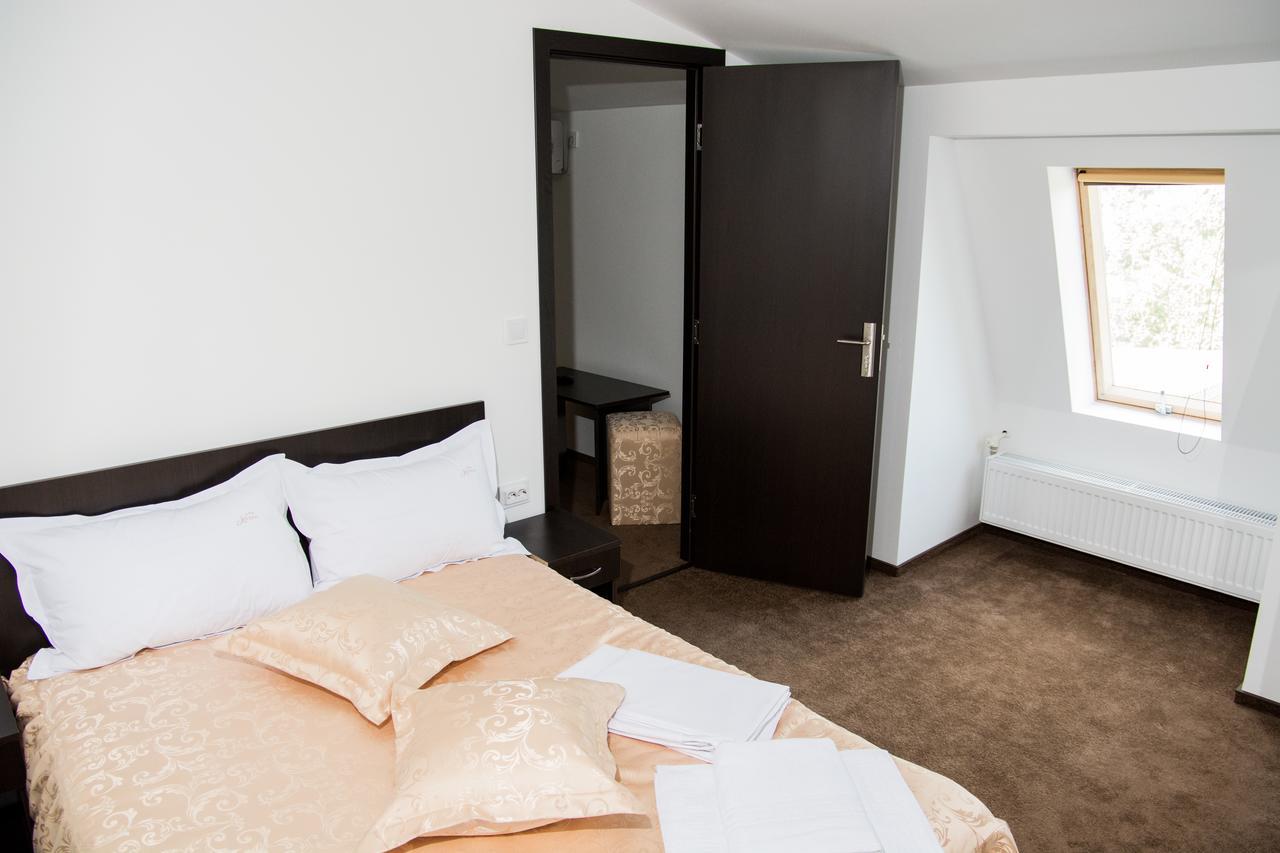 Hostel Karisma Bacău Extérieur photo